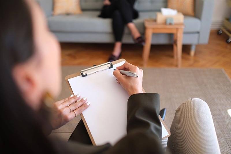 Temizlik Takıntısı Olanların Yaşadığı Zorluklar ve Çözüm Yolları : Kapak Görseli